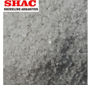 White aluminium oxide powder