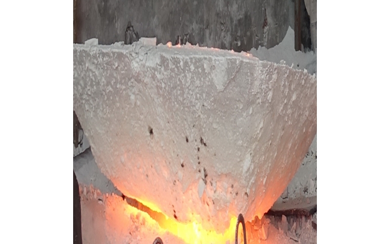 White aluminium oxide crude lumps