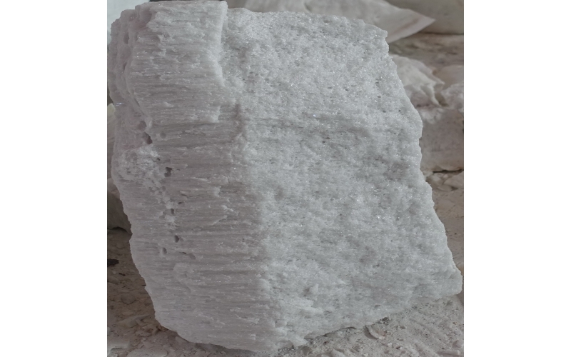 Orders preparation of white aluminum oxide